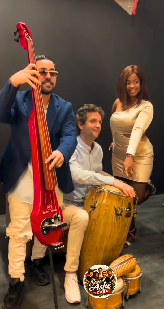 Bassiste, percussionniste aux congas et chanteuse de SonGoson